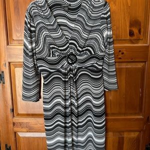 Gorgeous pattern dress by glamour size 8. Flattering and stretchy